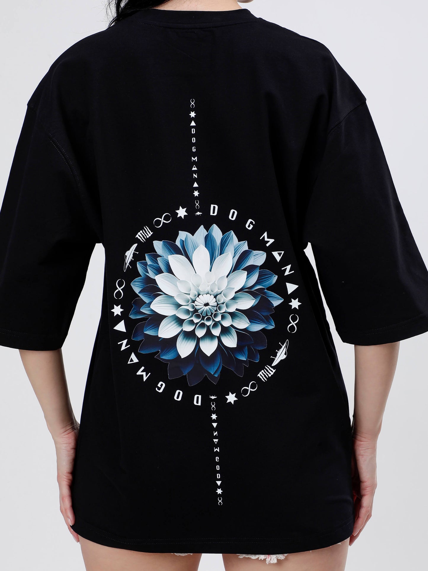 BLOOM SERIES(BTB02)-BLACK OVERSIZED UNISEX TSHIRT